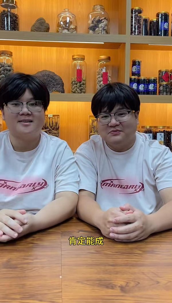 快牛盘 “史上最相似夫妻”被建议验DNA, 当事人: 长得像才相亲, 结婚时宾客都说有夫妻相